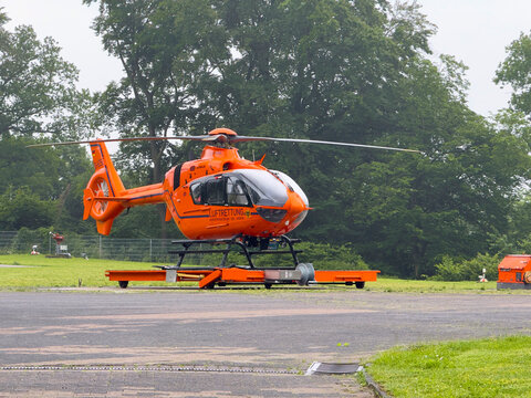 Rettungshubschrauber Christoph 13 am Standort der Luftrettung f&uuml;r Ostwestfalen-Lippe in Bielefeld-Rosenh&ouml;he, Zivilschutzhubschrauber, Notfallrettung, Krankenhausreform, Notfall, Zivilschutz 