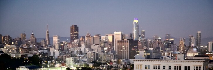 Fototapeta premium San Fracisco city skyline at night