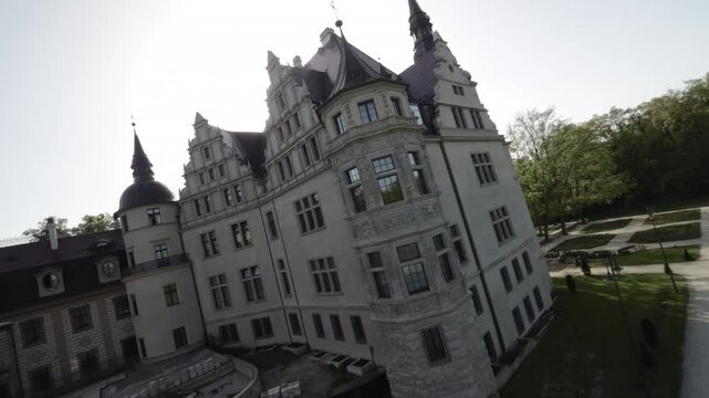 Immerse yourself in the rich history and captivating beauty of K si Castle, Polands largest castle, nestled in the heart of the majestic Valley of Palaces and Gardens. Join us on an exhilarating