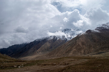 Fototapeta premium Beautiful Fresh Snow coved Mountain