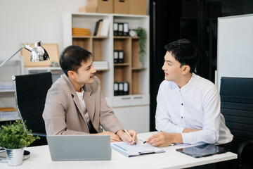 Those who work hard, win in the conference room new startup project.