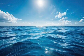 Obraz premium Glistening blue ocean waters under a bright sunny sky