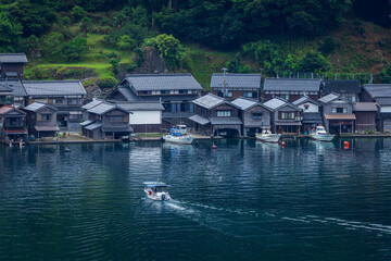 Fototapeta premium 伊根の舟屋（若狭湾伊根浦・京都府伊根町）