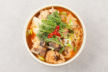  A spicy food made by boiling winter vegetables with radish, vegetables, tofu, and various seasonings.