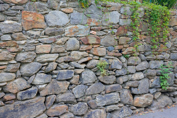 Dekorative Steinmauern zur Bepflanzung für Garten und Haus
