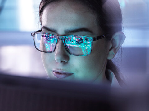 IT professional designing computer chip through artificial intelligence