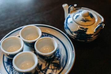 Classic style tea cup and pot set