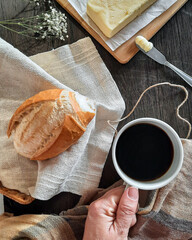 café preto coado, refeição da manhã ou da tarde com pão francês e manteiga de leite caseira