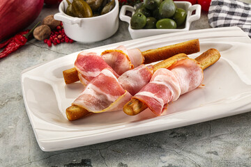 Antipasti - Grissini with pork bacon