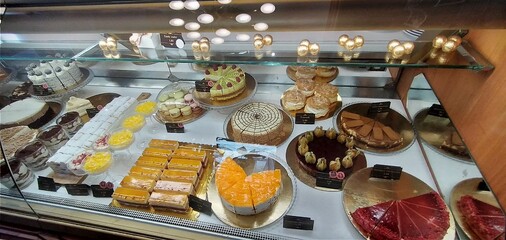 Kuchen und Torten in einem Kaffeehaus in Bratislava