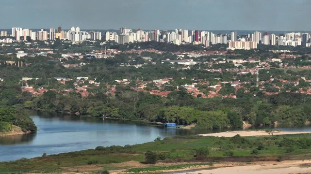 Vista A&eacute;rea de Teresina ao longe, Piau&iacute;, Brasil