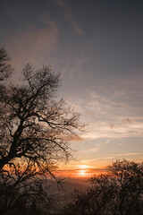 Montanhas Majestosas: A Grandeza dos Picos e Vales
