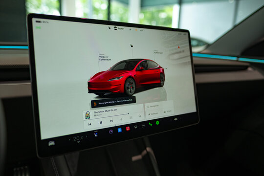 electronic display tesla Model 3 Performance Highland facelift, steering wheel, driving safety, environmental vehicle, Frankfurt, Germany - June 28, 2024