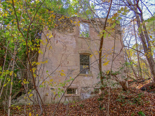 Highland, New York: Ruins of the Dr. Charles H. Roberts estate, in Franny Reese State Park.