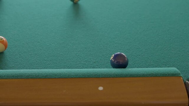 4K BOLAS DE BILLAR GOLPEANDO