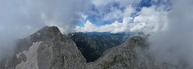  A stunning aerial view of Logarska Dolina in Slovenia, showcasing its breathtaking alpine valley, lush greenery, and the serene beauty of the Kamnik-Savinja Alps © Semi