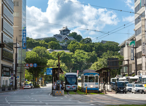 熊本城と市電「通町筋」駅（熊本県熊本市中央区手取本町）