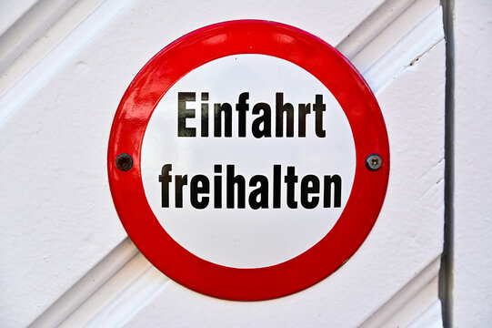 Schild Garage-Einfahrt freihalten (Gebraucht) in Zürich für CHF 40