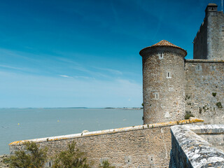 Fortifications, tourelles et donjon médiéval du Fort de Fouras ou Fort Vauban face à...