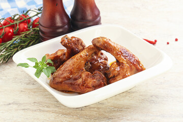 Roasted chicken wings with spicy sauce