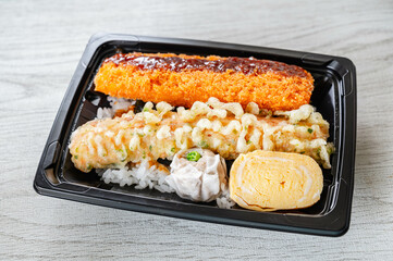 スーパーのお弁当