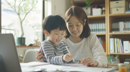 笑顔の日本人の子供とお母さん