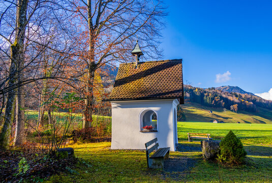Kapelle Bardella, erneuert wurde 1986 das Pardellenbild am Waldrand bei Motten by Nenzing, nach dem Plan von Hans Purin, es birgt das Bild der 14 Nothelfer aus dem 17. Jahrhundert, Austria