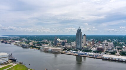 Obraz premium Downtown Mobile, Alabama waterfront skyline in July