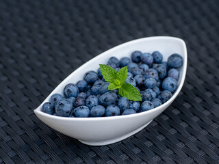 The blue berries of the blueberry are the size of a pea. They can be eaten alone, used as a filling for cakes, fruit cups and can also be preserved. They are an excellent remedy against diarrhea.