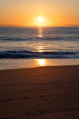 朝焼けの空と河原子海岸の風景