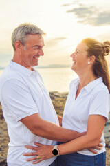 Obraz premium Happy Romantic Mature Couple Enjoying Sunset on the Beach