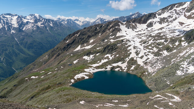 Gaislacher See in den Oetztaler Alpen in Form eines Herzens