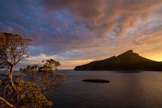 Sa Dragonera view from Punta Blanca viewpoint at sunset, Sant Elm, Andratx, Mallorca, Balearic Islands, Spain