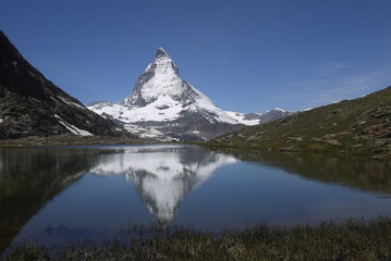 Naklejka premium the reflection of the Matterhorn mountain on the surface of Riffelsee in the summer, Switzerland