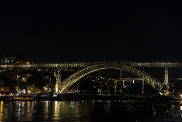 Naklejka premium Dom Luis I bridge at night in Porto, Portugal