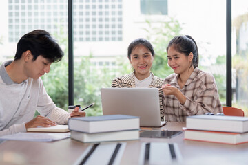 Obraz premium Group of Student Studying Together with Laptops and Books in a Modern Classroom Setting