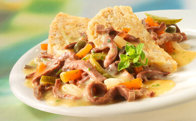 Geschnetzeltes, kalbfleisch, M&ouml;hren, Sahnesosse, &ouml;stereichische  K&uuml;che, 