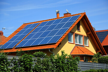 Fototapeta premium Close-up shot of solar panels on roof of contemporary house. Clean energy solution for sustainable living. Renewable power generation. Green energy technology.