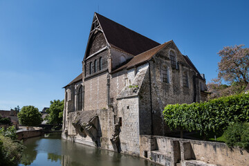 Scenic view of Eure River banks and houses in Historic Center of Chartres. Chartres, Eure-et-Loir department, Centre-Val de Loire region, France, Europe.