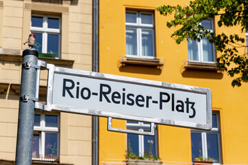 Obraz premium Rio Reiser Platz, Schild in Berlin Kreuzberg