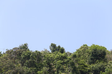 Obraz premium Landscape view of the edge mountain on blue sky background.