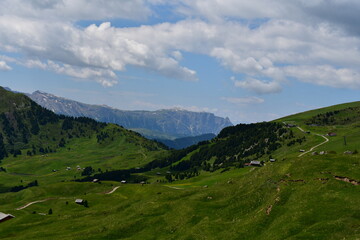 Schöne Landschaft mit Bergen auf Seceda in Südtirol 