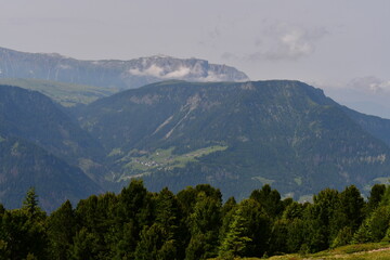 Schöne Landschaft auf dem Raschötz in Südtirol 