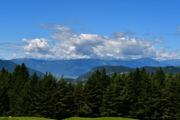Schöne Landschaft bei Völs am Schlern in Südtirol 
