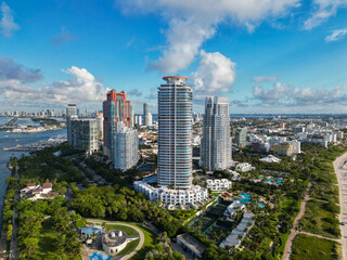 Obraz premium Cityscape of Miami south beach. Florida with modern skyscrapers in downtown Miami. Aerial urban landscape. Aerial view of cityscape with skyscraper in Miami Beach. Skyline marina aerial cityscape