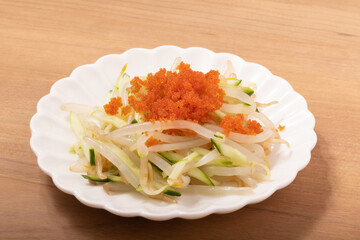 シシャモ卵ともやしとキュウリの和え物