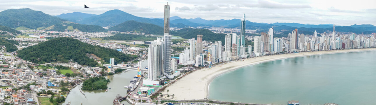 beachfront in Balne&aacute;rio Cambori&uacute;, Santa Catarina, Brazil, seen from above, beach and large building in the background.