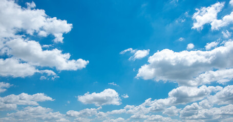 Obraz premium Blue sky with white clouds.