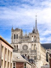 Obraz premium Unveiling Amiens Charms: Exploring the Captivating Streets of the Historic Village