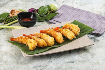 Shrimp tempura with spicy sauce
